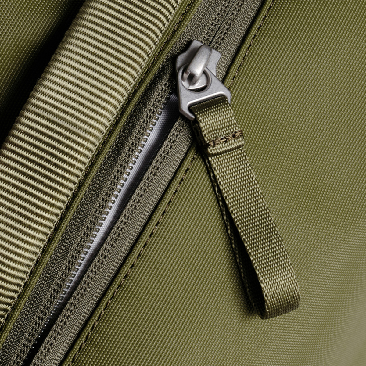 Urth Arkose 20L Rucksack + Kamera Insert (Grün)
