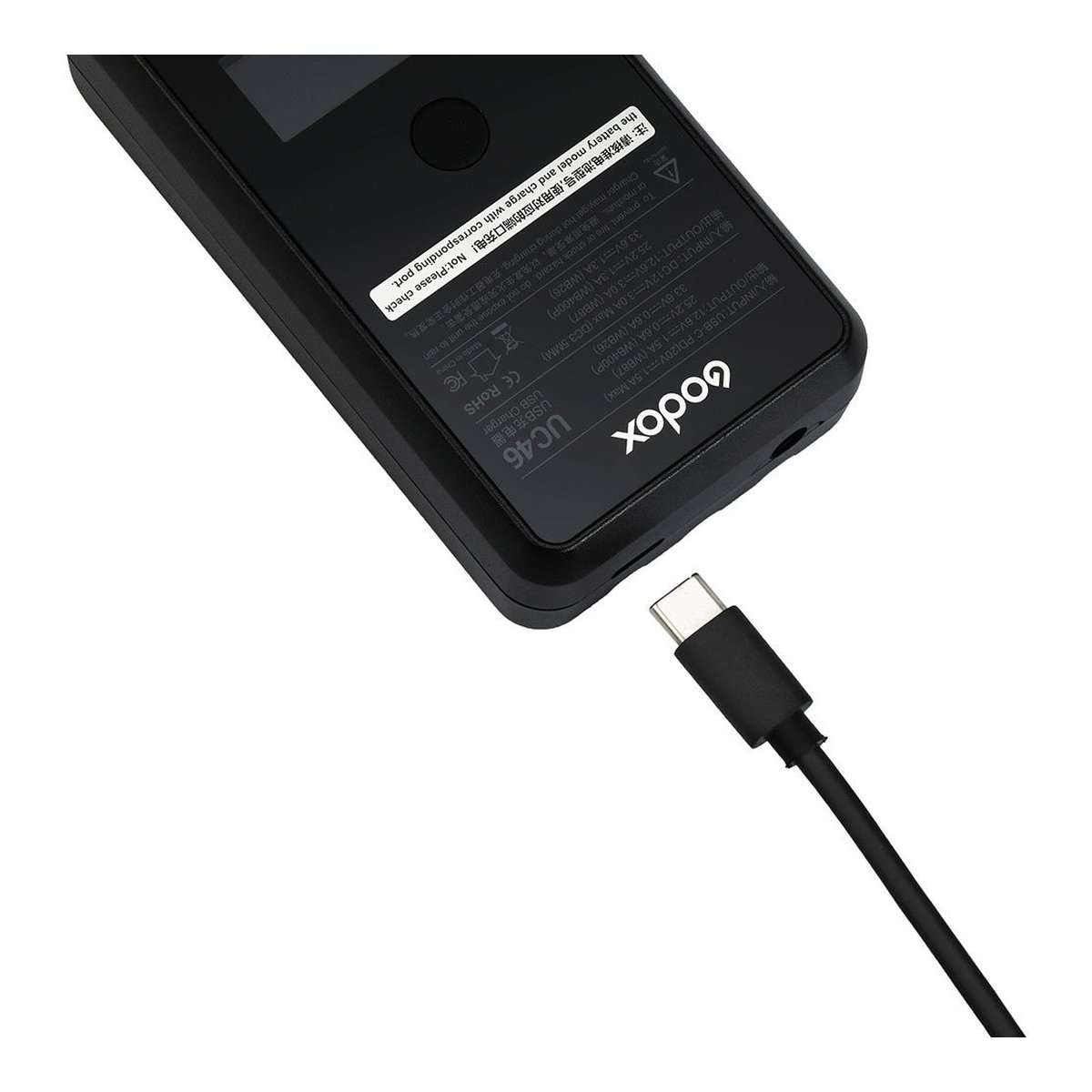 Godox Akku-Ladegerät AD600Pro, AD600B, AD400Pro - Detailansicht: USB-C-Anschluss mit eingestecktem Kabel