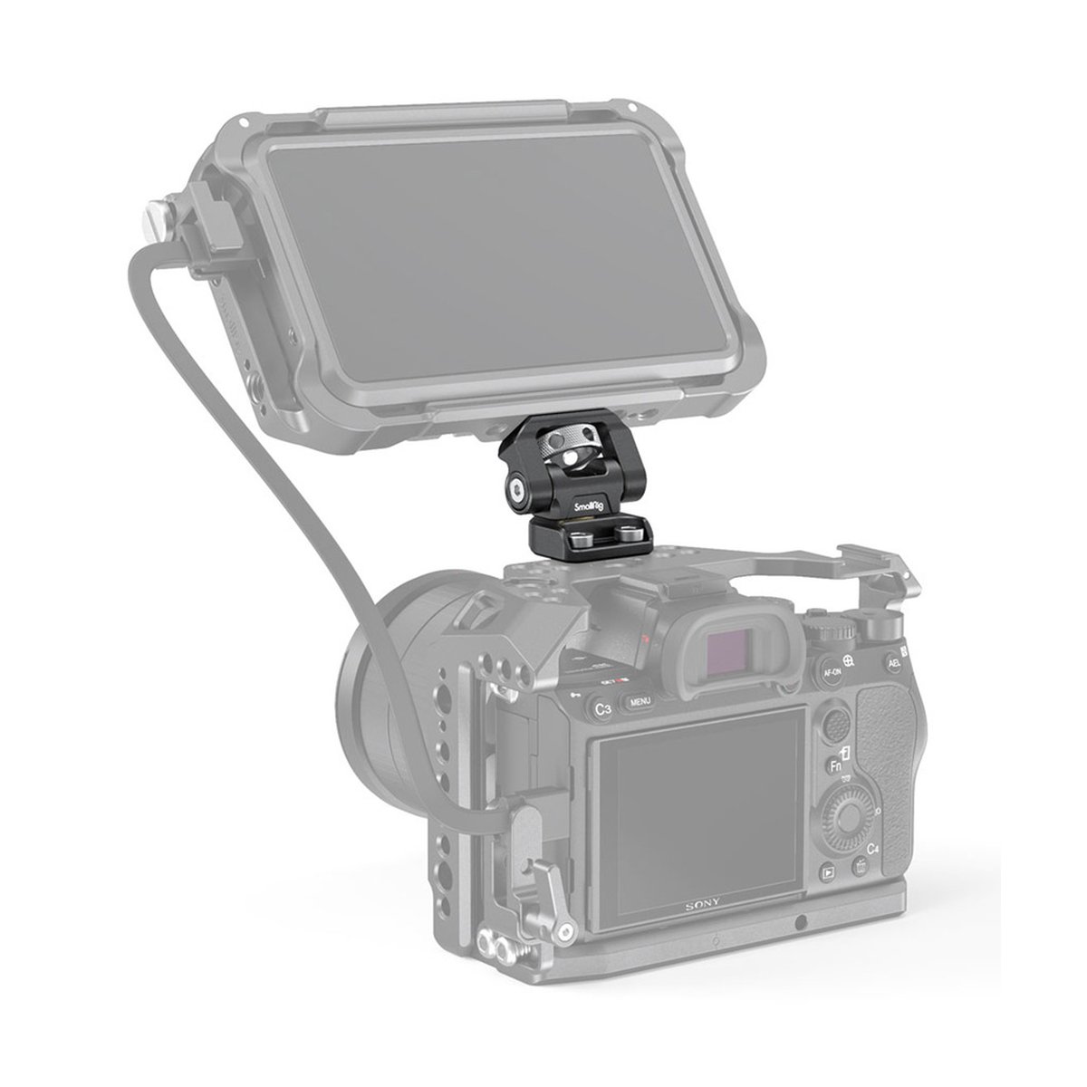 SmallRig 2904B Swivel & Tilt Monitor- Halterung mit zwei 1/4" Schrauben - Anwendungsbeispiel der SmallRig Monitorhalterung auf Kamera.