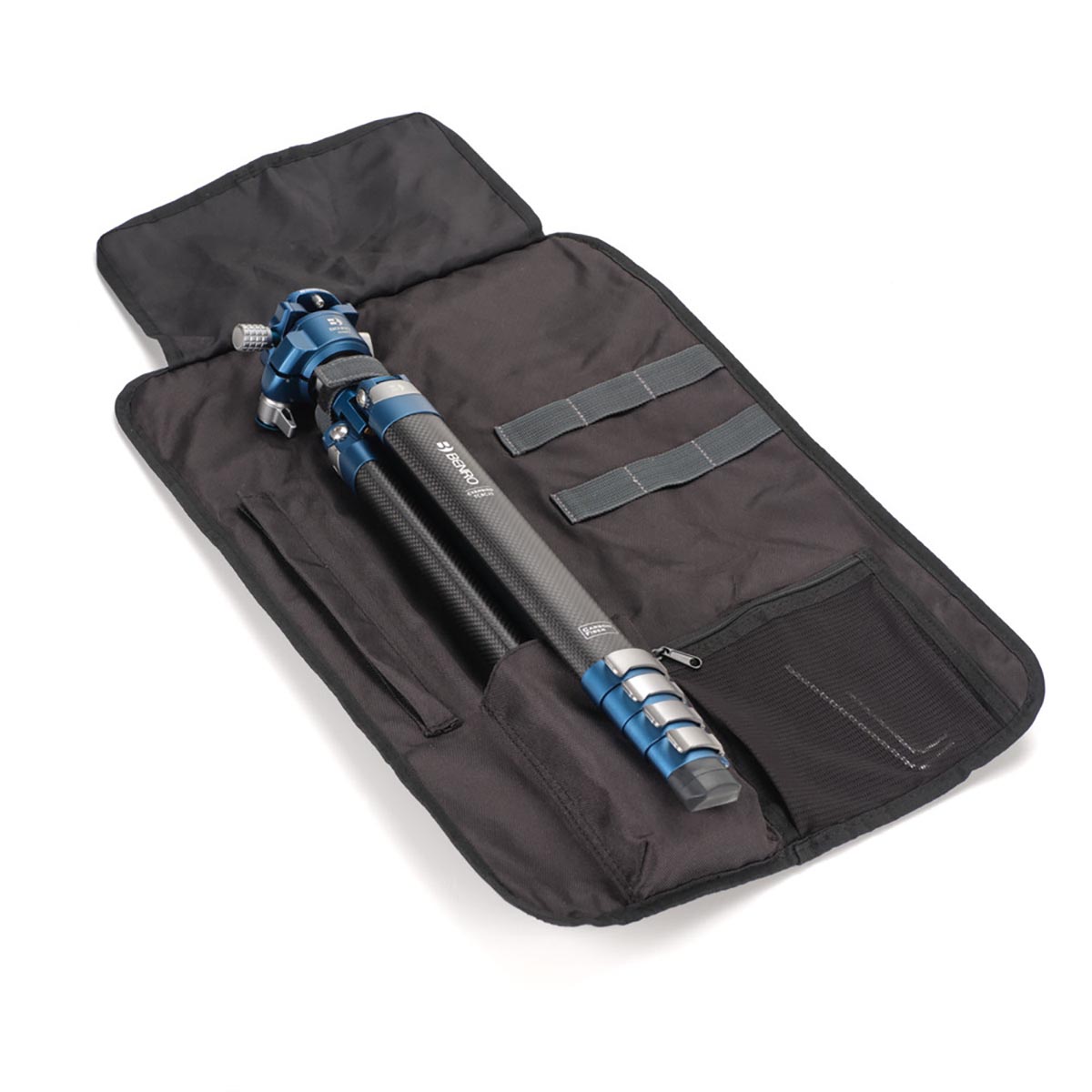 Benro CyanBird CF 2 Series Carbon Stativ inkl. G36PT Kugelkopf Stativ eingeklappt in Tasche