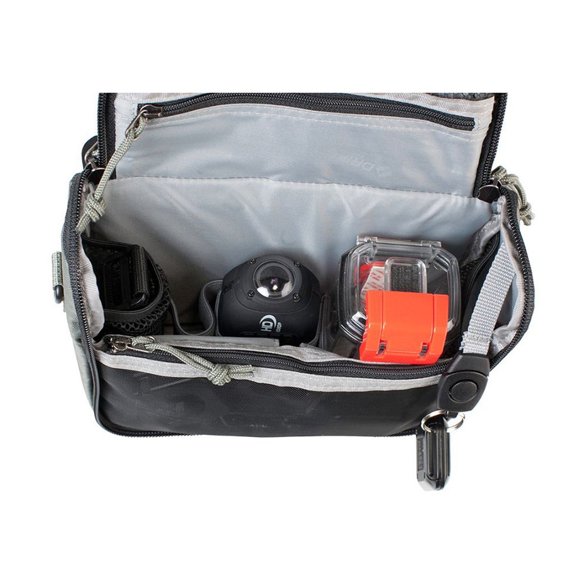 F-Stop Elkhorn Pouch Black - Innenansicht der Kameratasche, gefüllt mit 360°-Kamera, Actioncam-Gehäuse und Handgelenkshalterung F-Stop Elkhorn Pouch Black - Innenansicht der Kameratasche, gefüllt mit 360°-Kamera, Actioncam-Gehäuse und Handgelenkshalterung