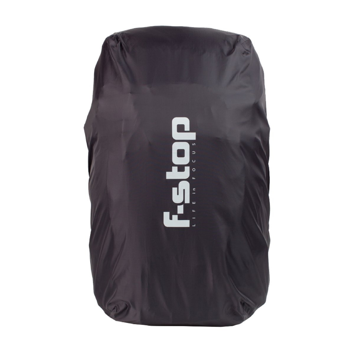 F-Stop Rain Cover Large Nine Iron - Frontansicht der f-stop Regenhülle für Rucksack, schwarz mit weißem vertikalem f-stop Logo