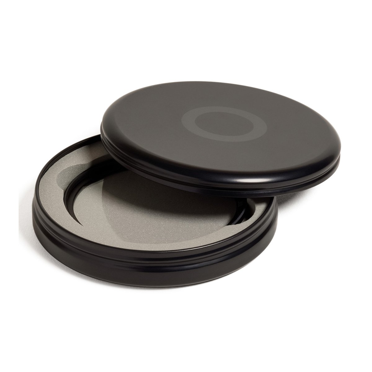 Urth 43mm UV-Objektivfilter - Verpackung: Geöffnete schwarze runde Box mit grauer Schaumstoffeinlage und Logodeckel.