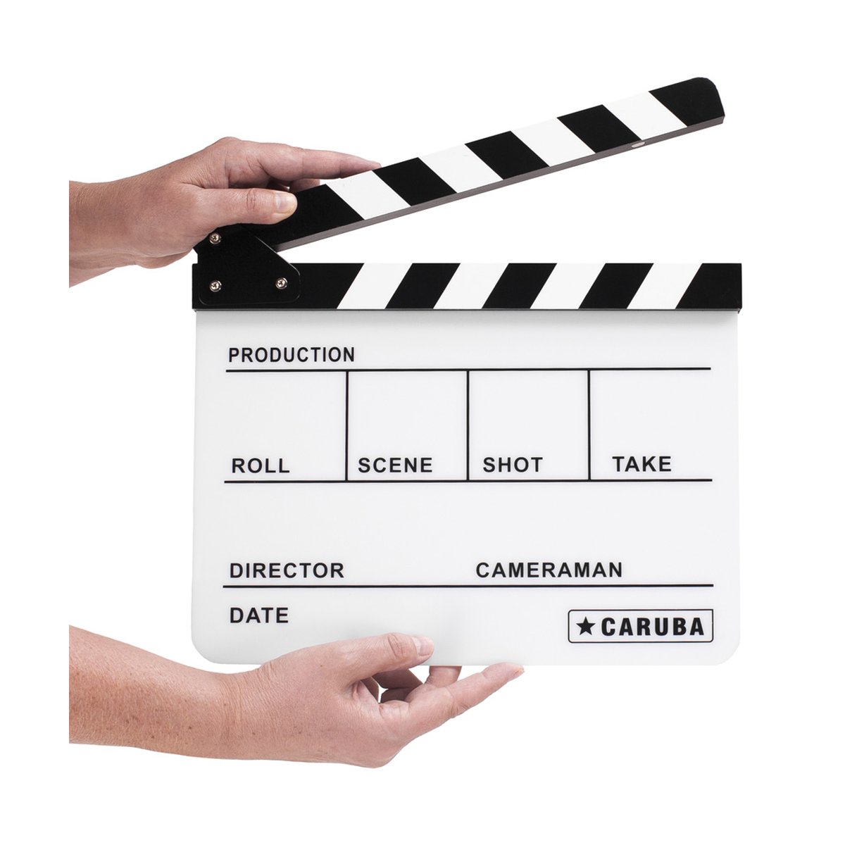 Caruba Professional Director Clapper Weiß/Farbe (Whiteboardmarker) - Anwendungsbeispiel: Hände halten eine offene Filmklappe mit "CARUBA" Logo.