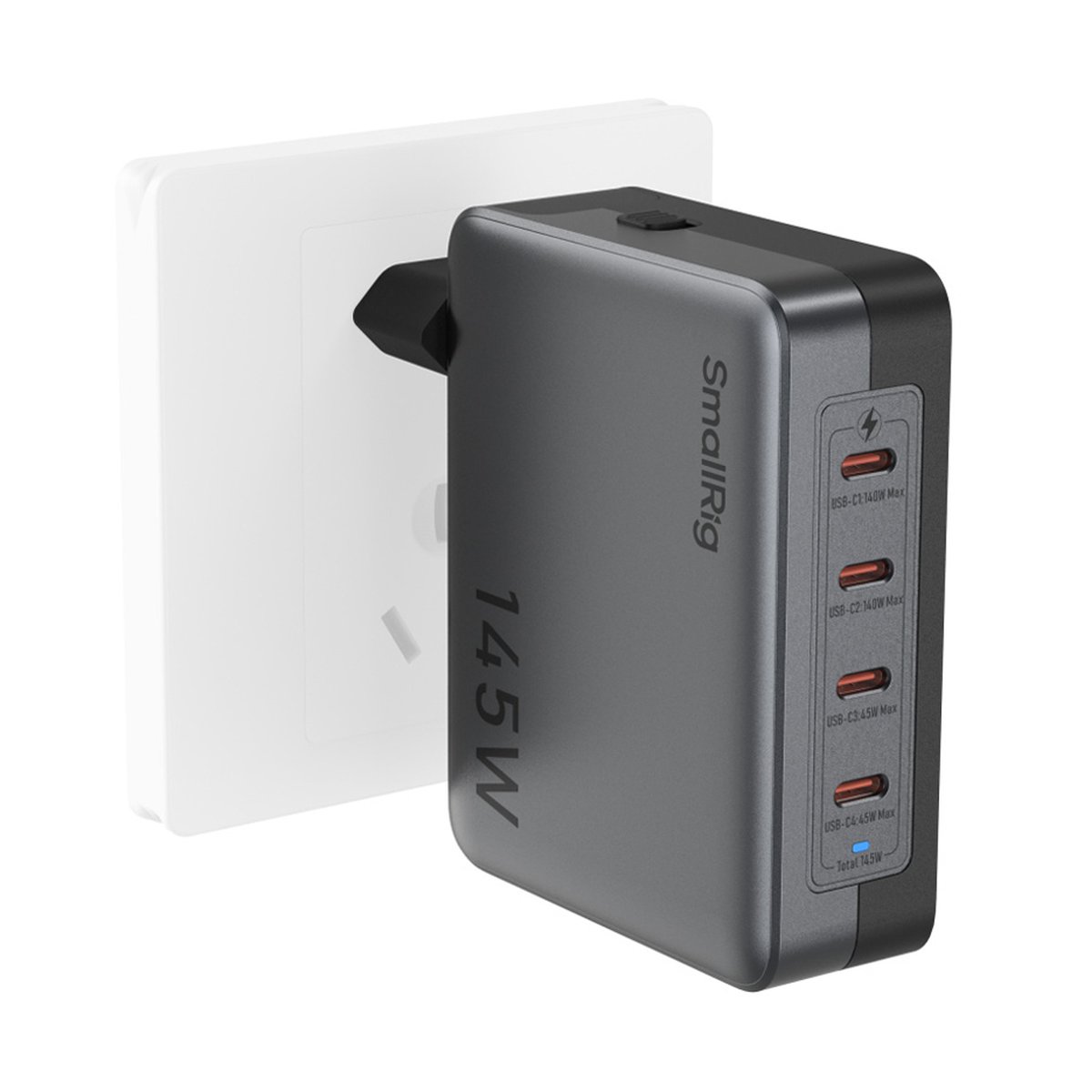 SmallRig 4748 Power Adapter 145W 4-Port PD (EU Standard) - SmallRig 145W Ladegerät in weißer Steckdose, mit vier USB-C-Anschlüssen und 145W-Aufschrift an der Seite.