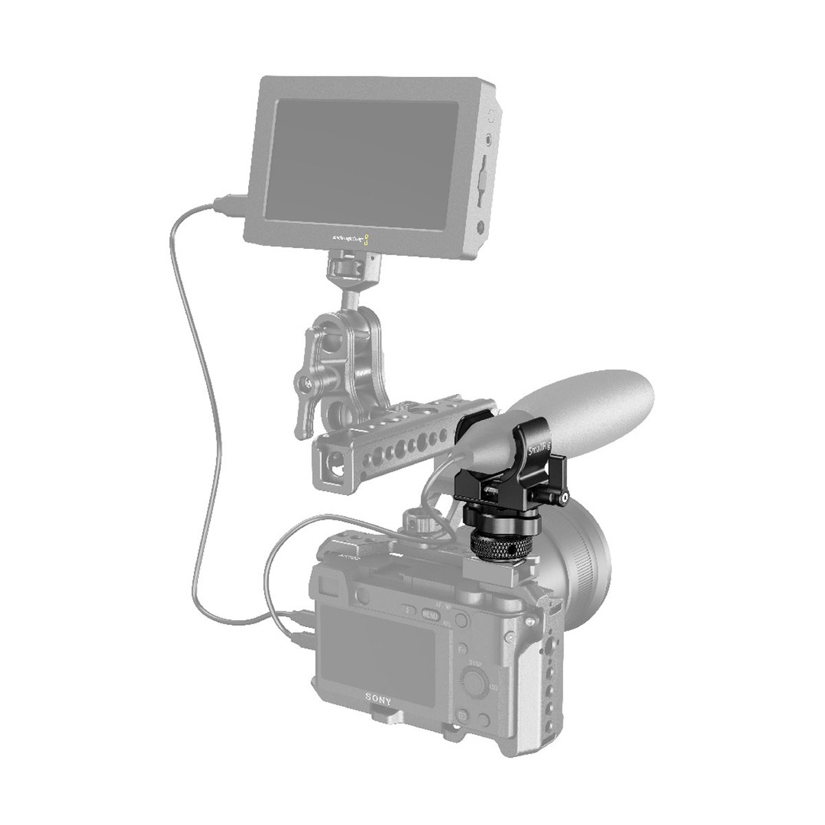 SmallRig 2352 Shotgun Mikrofon-Halterung mit Blitzschuh - Anwendungsbeispiel: Kamera-Rig mit montiertem Monitor, Mikrofon und Kamera von hinten rechts.