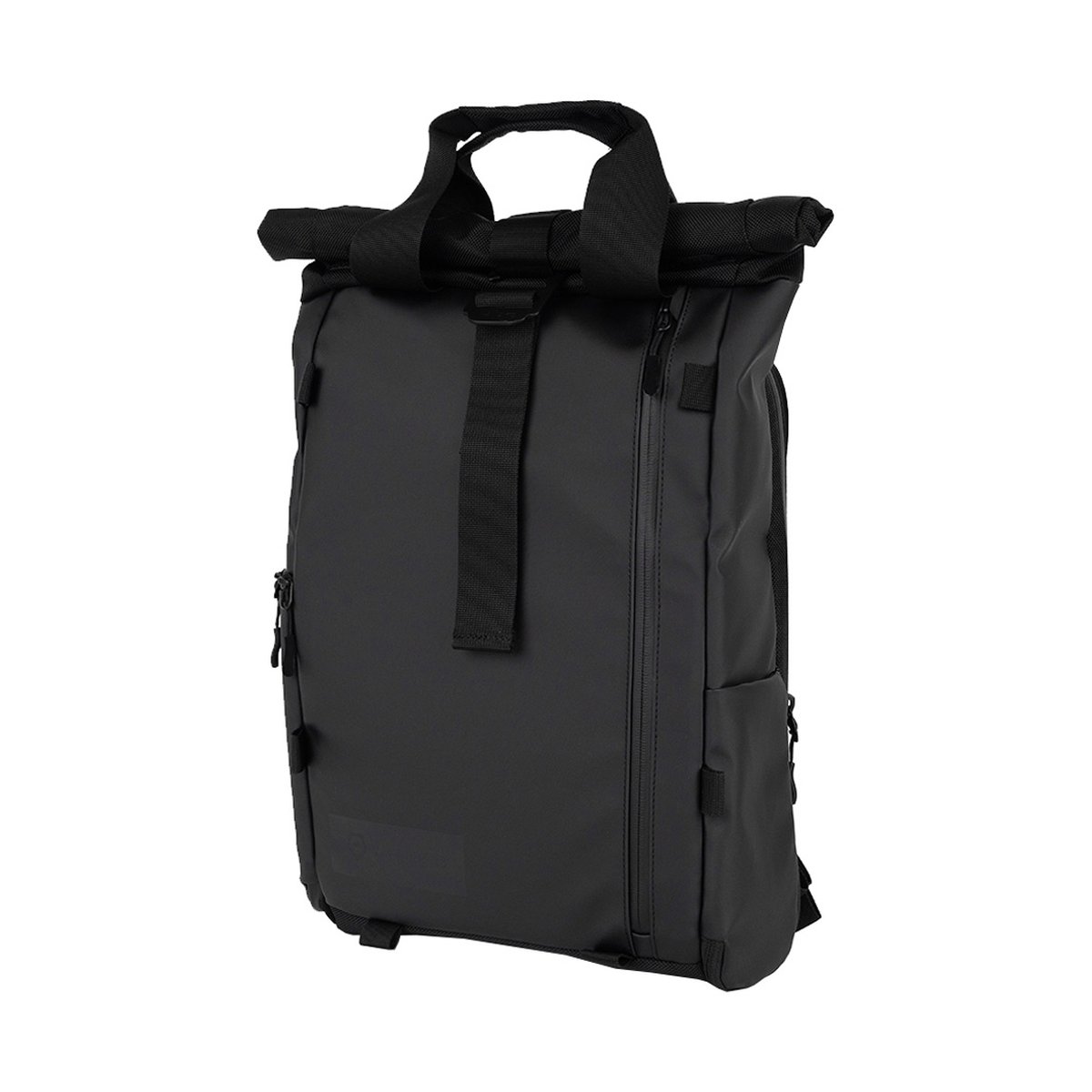 WANDRD PRVKE Lite 11-Liter Black - Schwarzer Roll-Top-Rucksack: leicht schräge Frontansicht