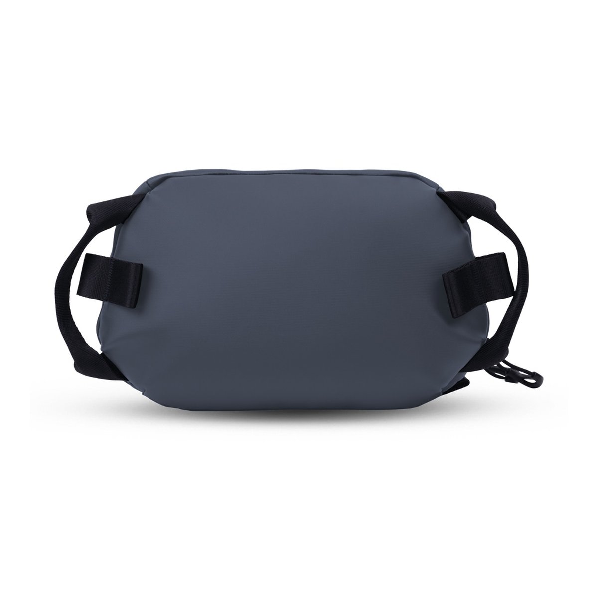WANDRD Tech Bag Large Aegean Blue - Rückansicht einer dunkelgrauen Tasche mit Gurtbefestigungen WANDRD Tech Bag Large Aegean Blue - Rückansicht einer dunkelgrauen Tasche mit Gurtbefestigungen