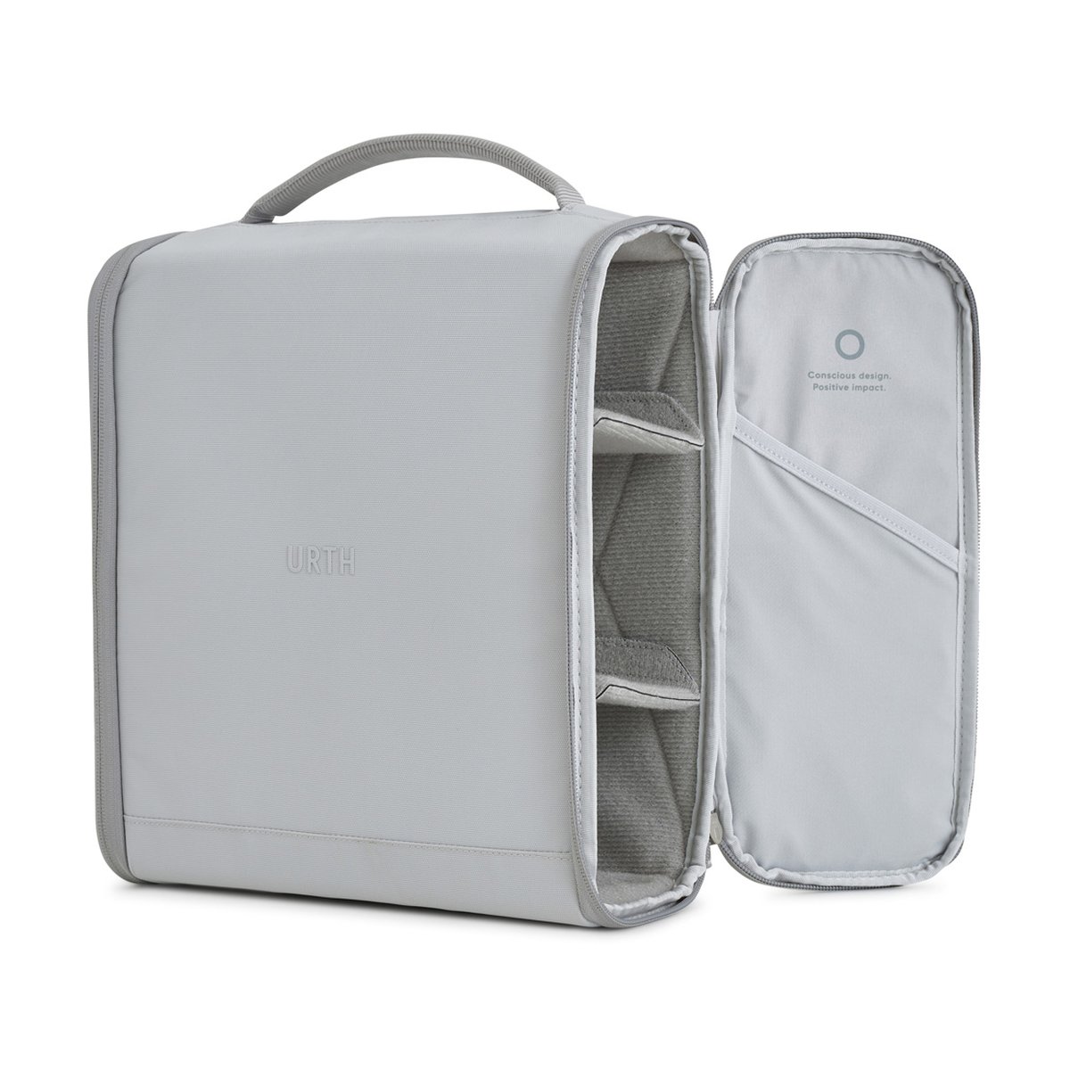 Urth Norite Camera Insert (Aschgrau) - Offene Ansicht: Graue Tasche mit variablen Innenfächern und Aufschrift 'Conscious design' auf der Klappe.