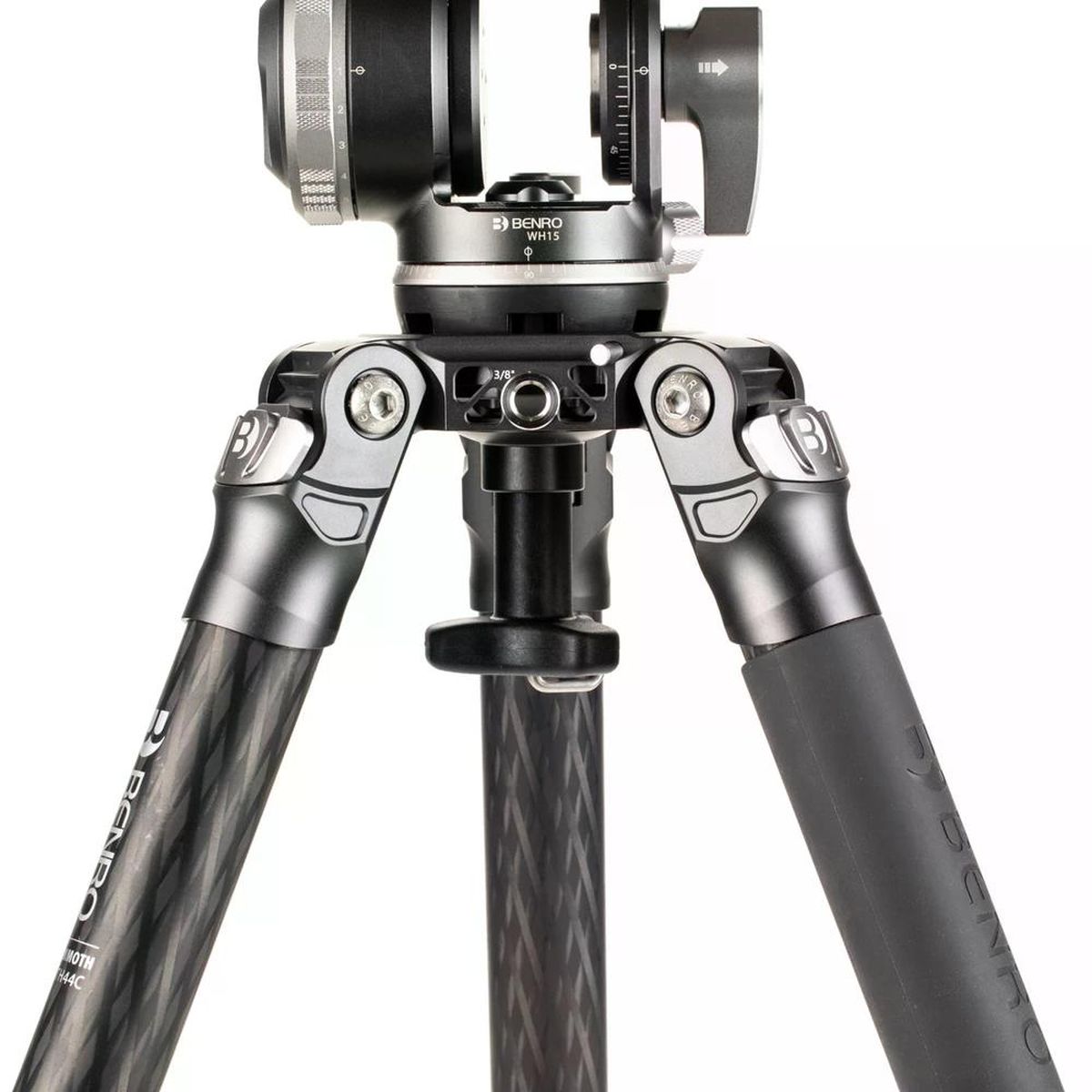 Benro Mammoth TMTH44C Carbon-Stativ 4 Segmente 160cm Nahaufnahme Beine ausgeklappt und Nivellierscheibe