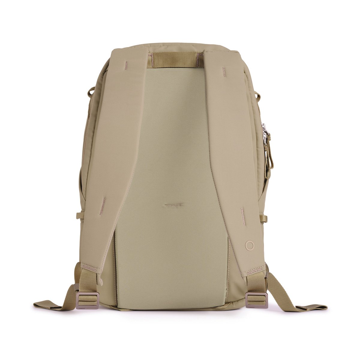 Urth Arkose 20L Rucksack (Beige) - Rückansicht eines beigefarbenen Rucksacks, zeigt gepolsterte Schultergurte und Rückenpolsterung.