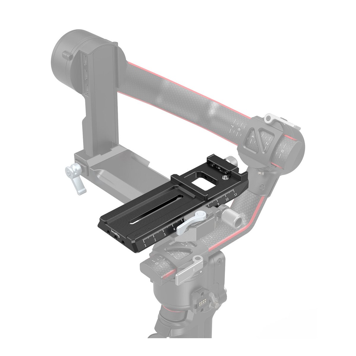 SmallRig 3061 Schnellwechselplatte mit Arca-Swiss für DJI RS2/RSC2 - Detailansicht: schwarze Montageplatte mit Skala auf Gimbal montiert