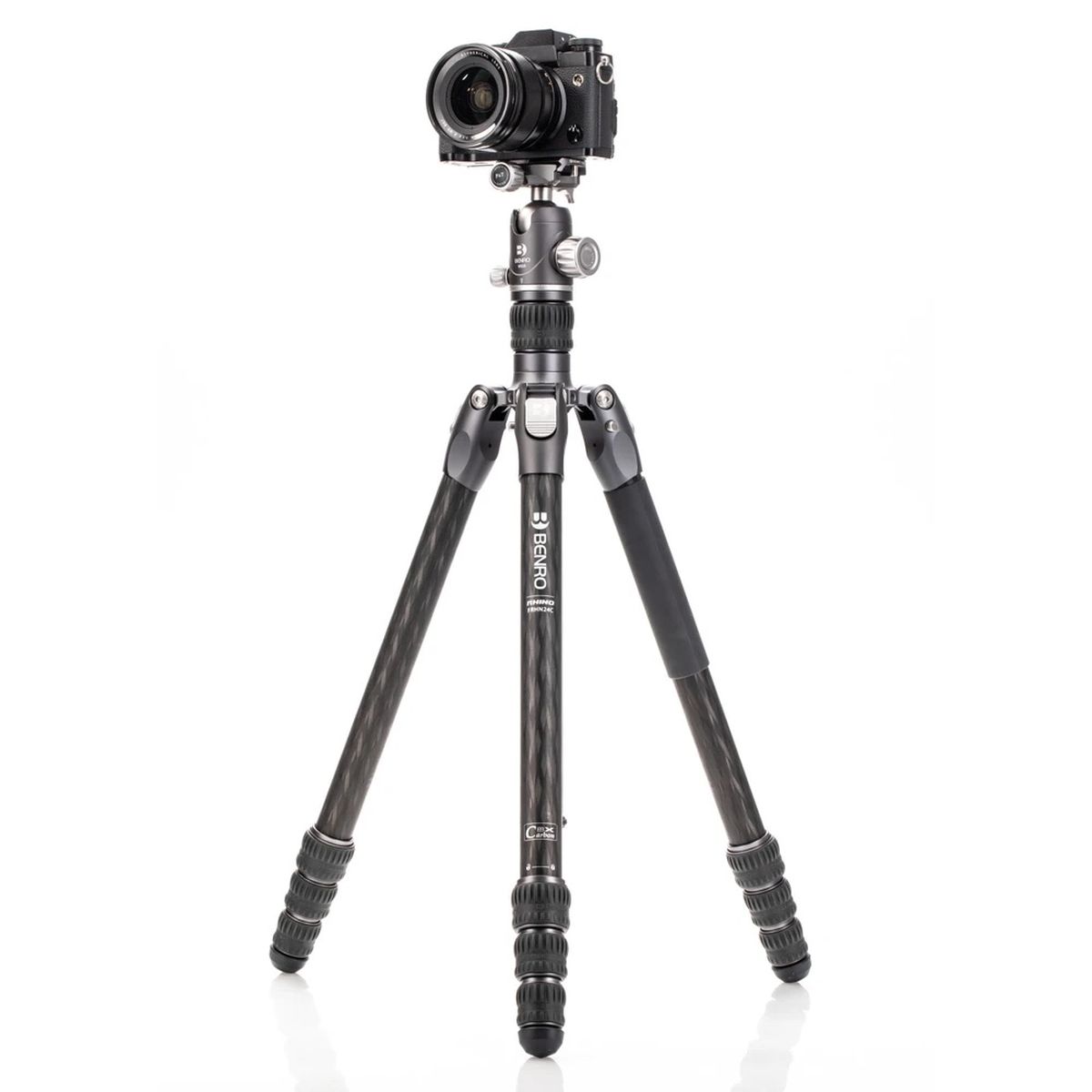 Benro Rhino Series Carbon Faser FRHN24C + VX25 Stativkit Gesamtansicht Anwendungsbeispiel mit Kamera 