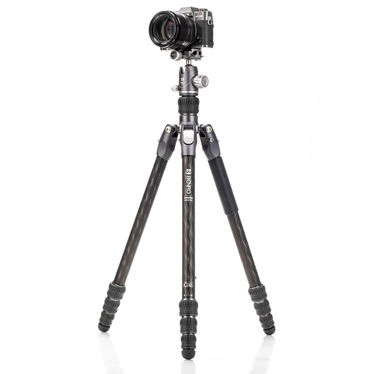 Benro Rhino Series Carbon Fibre FRHN14C + VX20 Stativkit mit Anwendungsbeispiel Kamera Vorderansicht