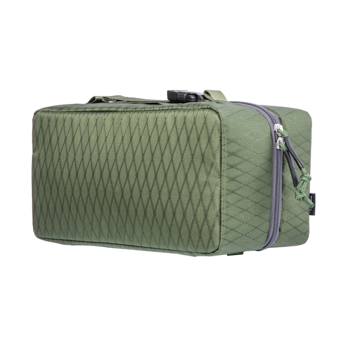 F-Stop Drone Case Large - Seitenansicht der grünen, rechteckigen Tasche mit Rautentextur, seitlichem Reißverschluss und Schnalle.
