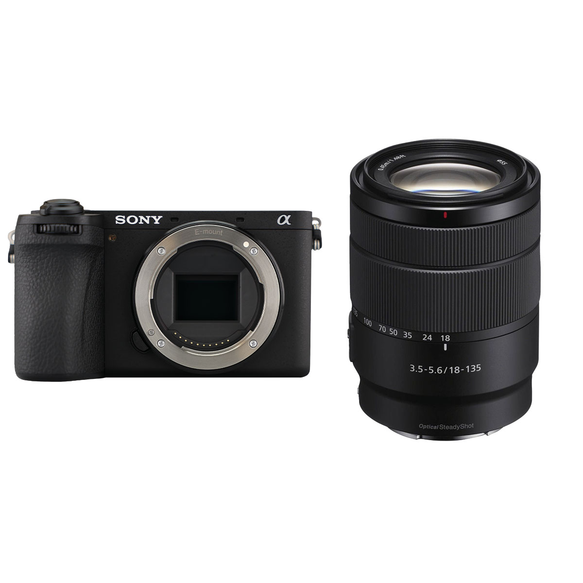 Frontansicht der Sony Alpha 6700 Systemkamera mit dem Sony 18-135 mm 1:3,5-5,6 OSS E-Mount Zoomobjektiv vor weißem Hintergrund