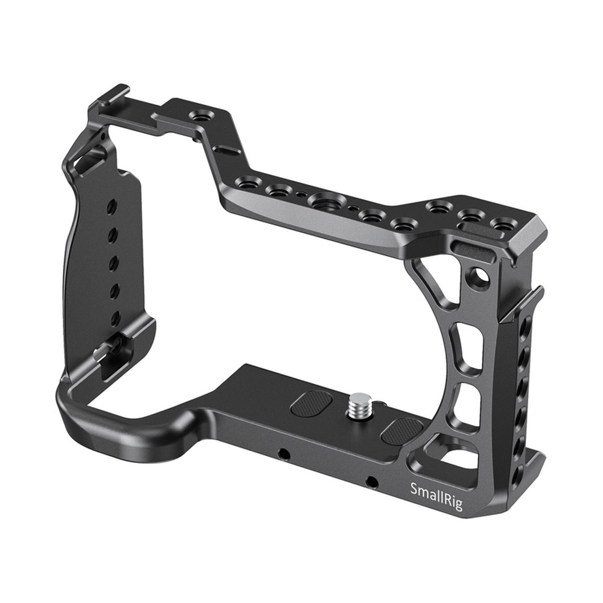 SmallRig 2493 Cage für Sony A6600 - SmallRig Kamera-Cage, schräge Vorderansicht in Dunkelgrau mit Handgriff und Montagepunkten.