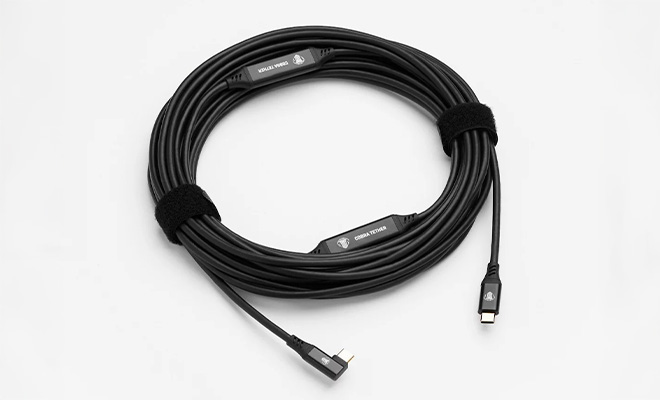 Cobra Tether 10 Meter USB-C zu USB-C Kabel – schwarz Schwarzes 10 Meter langes Cobra Tether USB-C zu USB-C Kabel mit robuster Verarbeitung für schnelle Datenübertragung