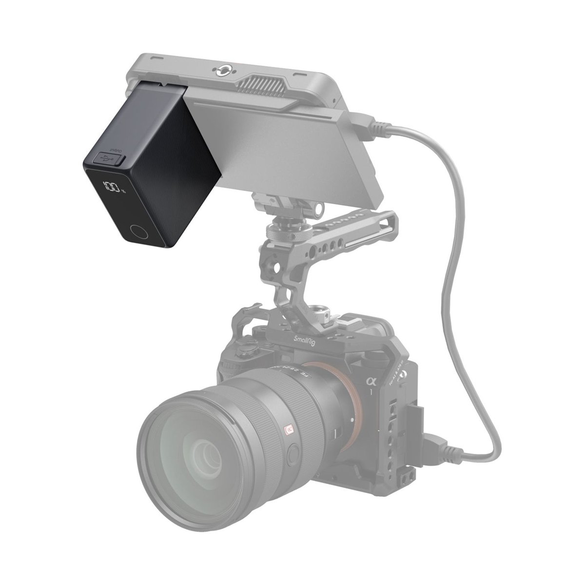 SmallRig 4469 NP-F970 Akku, schwarz, USB-C wiederaufladbar - Anwendungsbeispiel: Powerbank am Kamera-Rig befestigt, mit 100% Ladestandsanzeige.