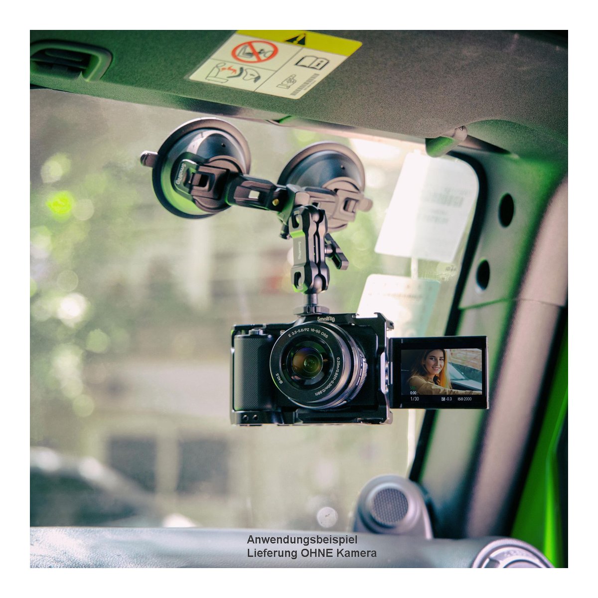 SmallRig 3566 SC-2K Portable Doppel-Saugnapf-Kamerahalterung - Anwendungsbeispiel der Saugnapfhalterung im Auto mit montierter Kamera.