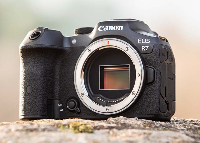 Canon EOS R7 Gehäuse mit APS-C Sensor für detailreiche Fotos und Videos