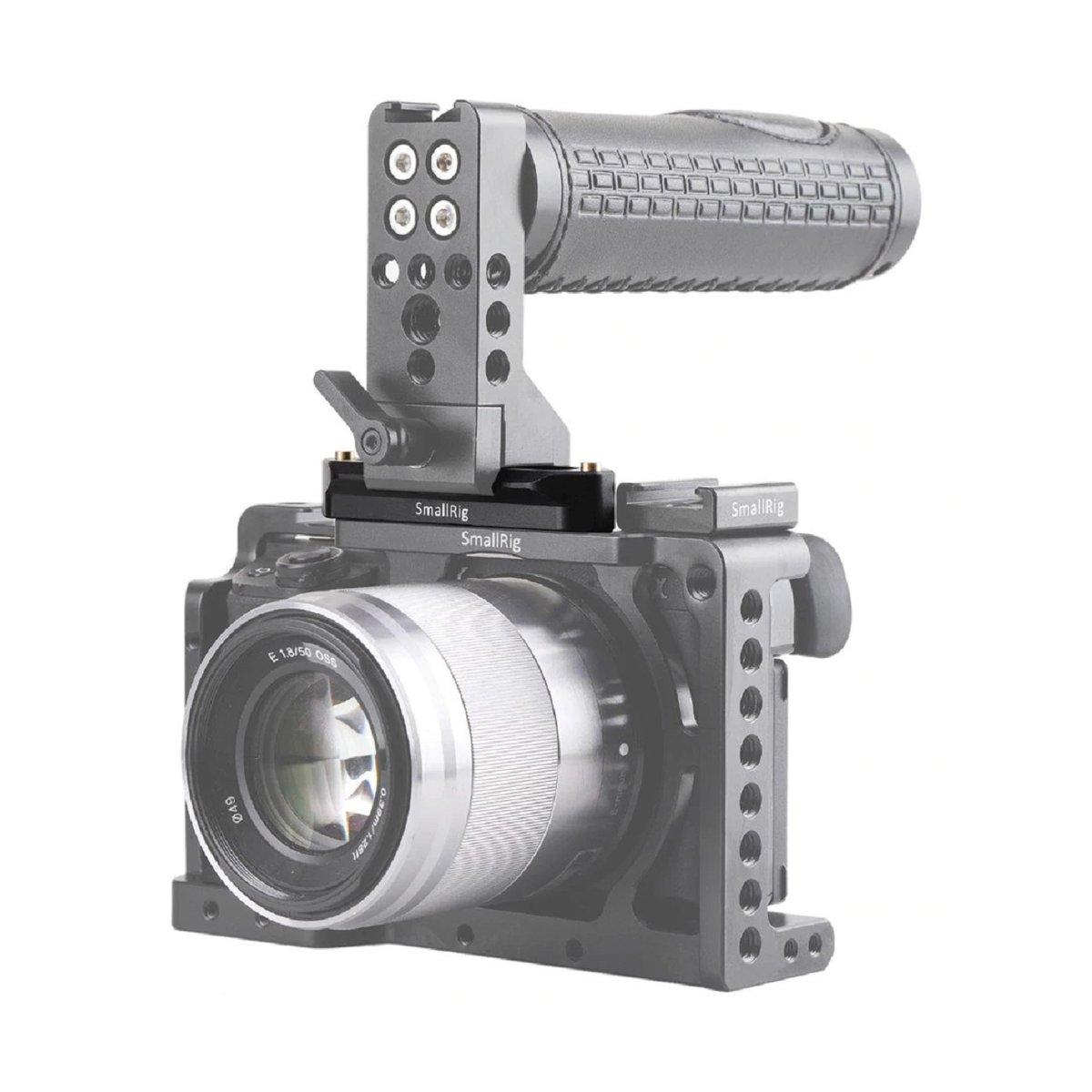 SmallRig 1195B Quick Release-Rail mit 7cm Sicherheitsstifte - Anwendungsbeispiel: Kamera mit SmallRig Cage und Top Handle von schräg vorne.
