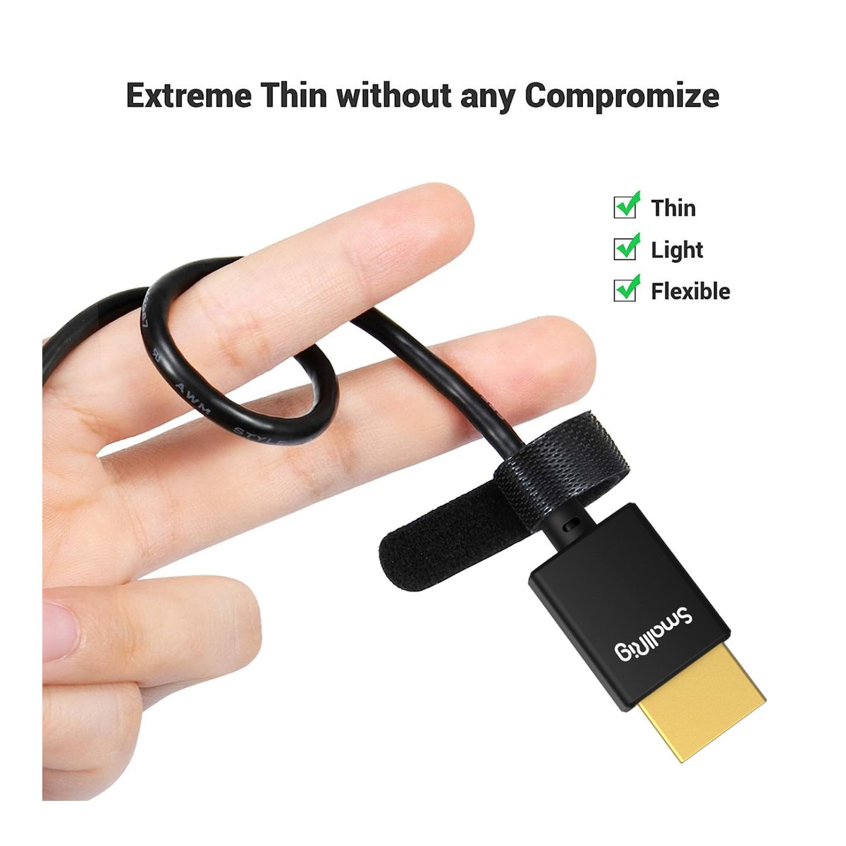 SmallRig 2957B Ultra Slim 4K HDMI 2.0 Kabel 55 cm (Typ A zu Typ A) - Demonstration Flexibilität: Schwarzes dünnes Kabel um Finger gewickelt, mit goldenem Stecker und SmallRig Logo.