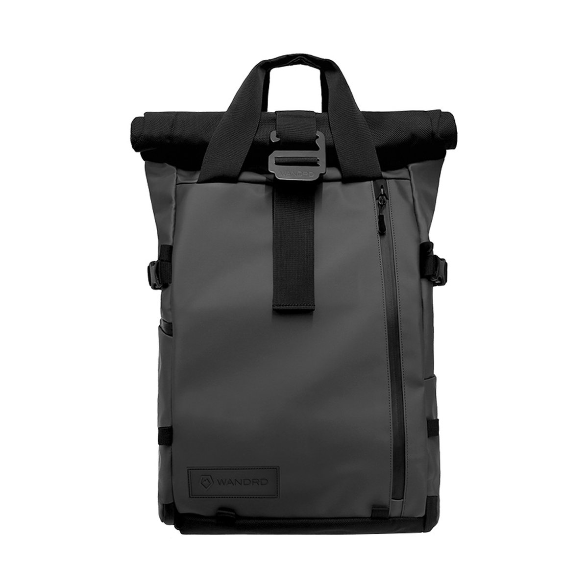 WANDRD PRVKE 31-Liter Black Photo Bundel V3 - Frontansicht des dunkelgrauen Roll-top Rucksacks mit vertikalem Reißverschlussfach und WANDRD Logo.