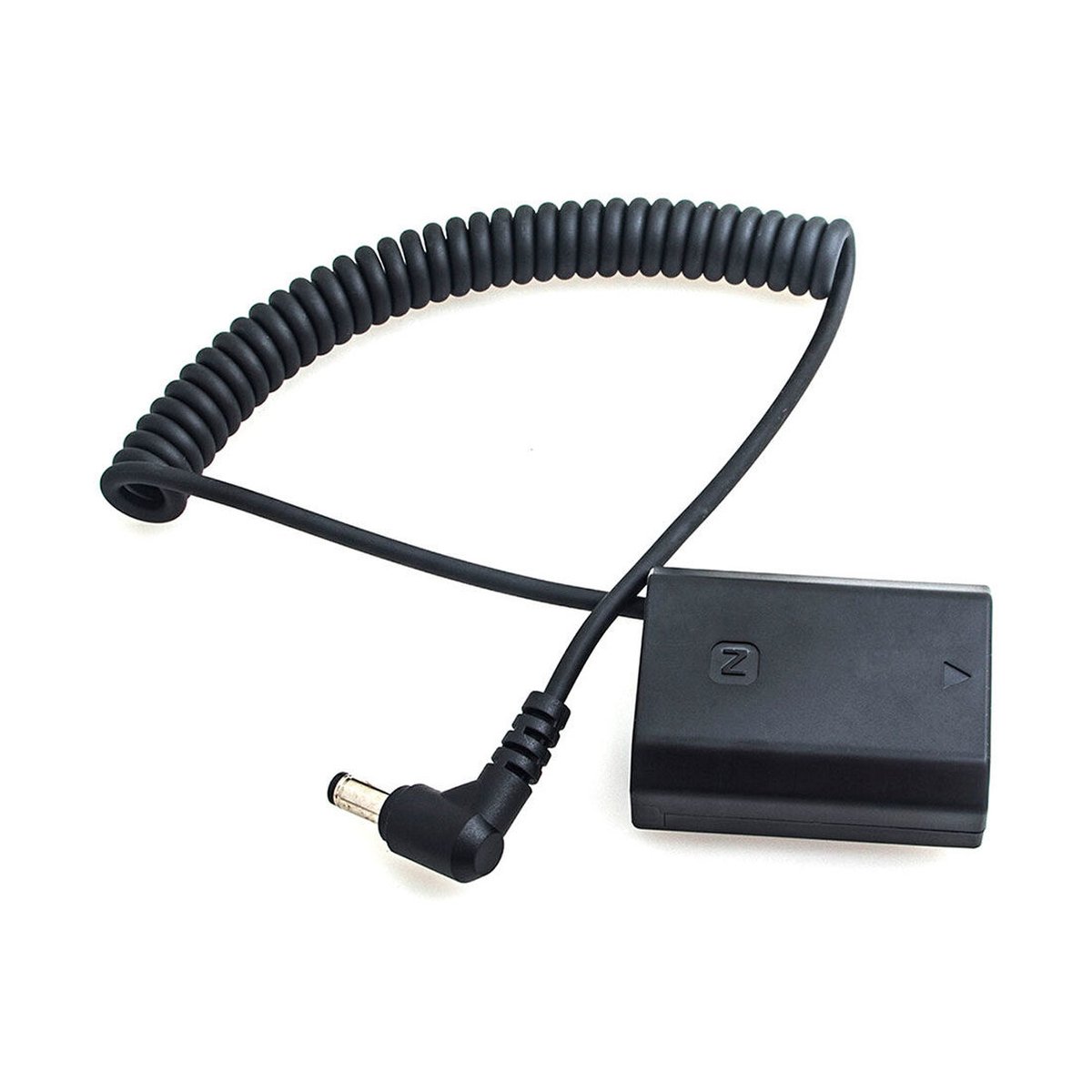 Caruba Sony NP-FZ100 Volldecodierung Dummy-Batterie (Federkabel) - Komplettansicht des schwarzen Dummy-Akkus mit Spiralkabel und abgewinkeltem DC-Stecker