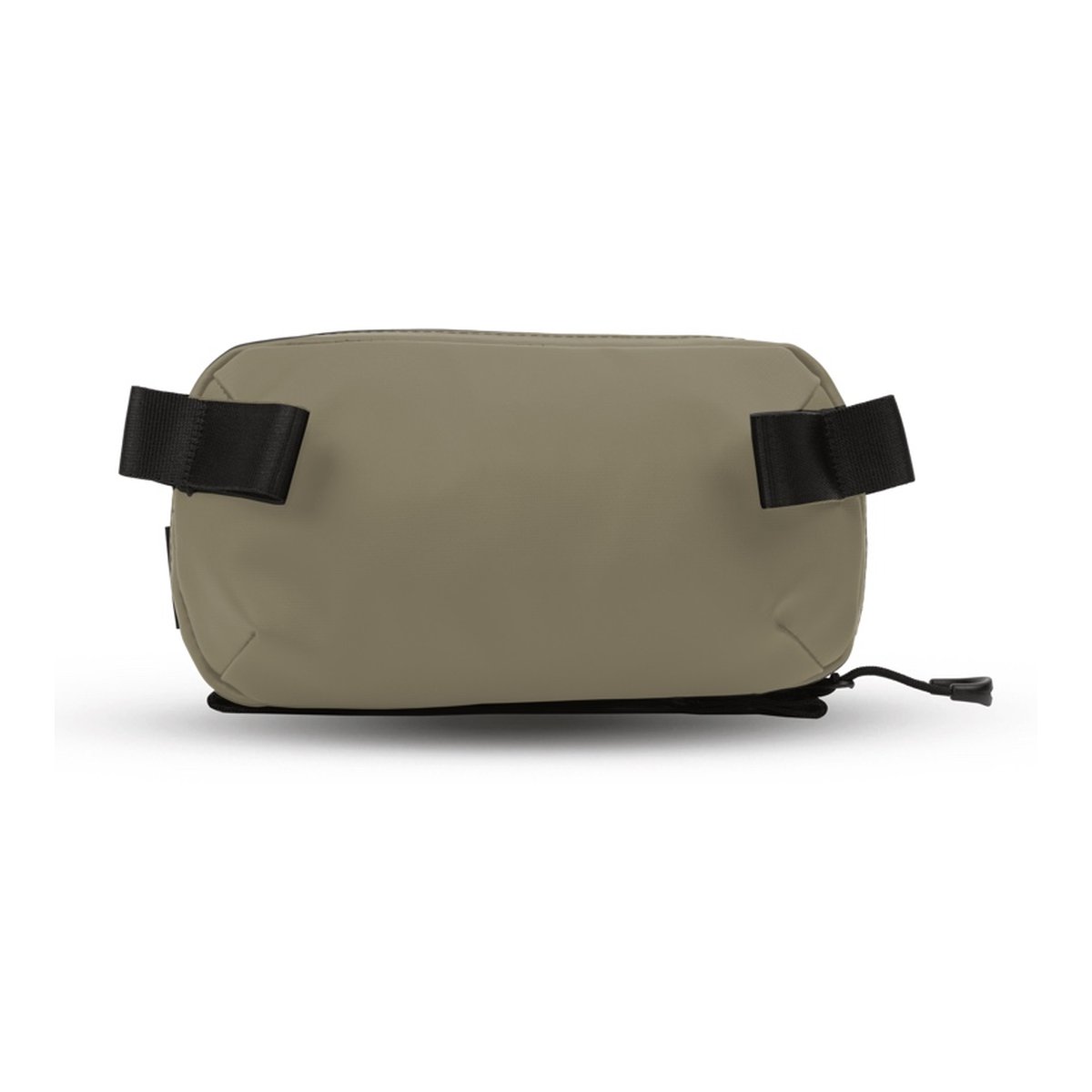 WANDRD Tech Bag Small Yuma Tan - Unteransicht einer olivgrünen Tasche mit schwarzen Befestigungsschlaufen und Kordelzug.