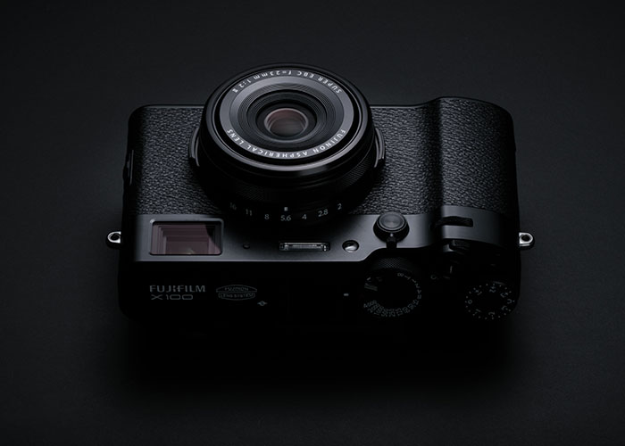 Fujifilm X100VI APS-C Kompaktkamera mit festem 23 mm Objektiv für Street- und Reportagefotografie