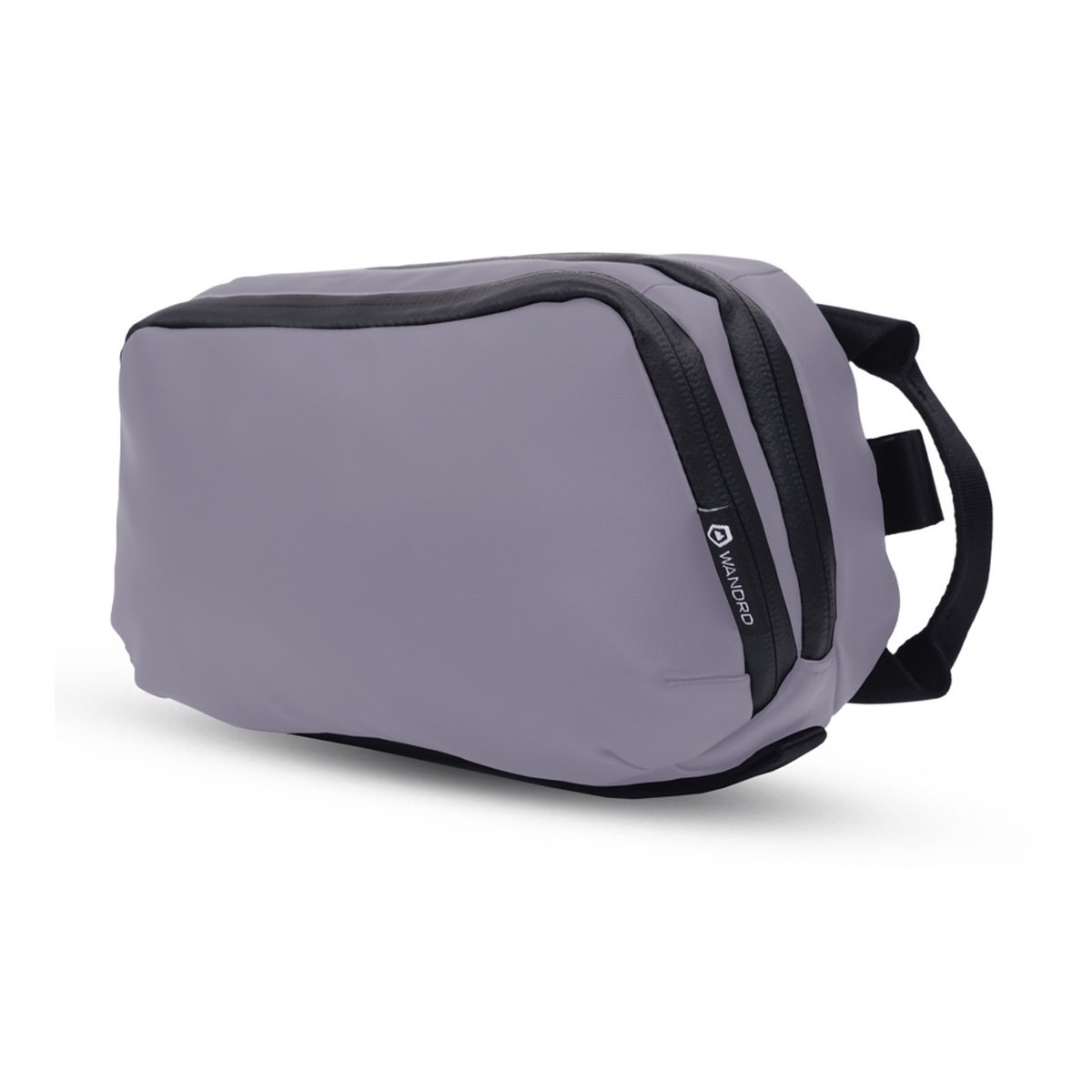 WANDRD Tech Bag Large Uyuni Purple - Schräge Ansicht grauer Reisebeutel mit Reißverschlüssen und Wandrd-Logo.
