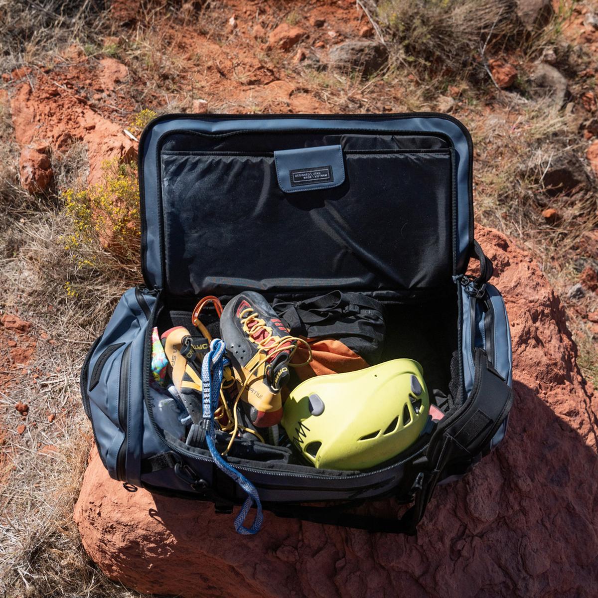 WANDRD HEXAD CARRYALL DUFFEL 40-Liter Aegean Blue