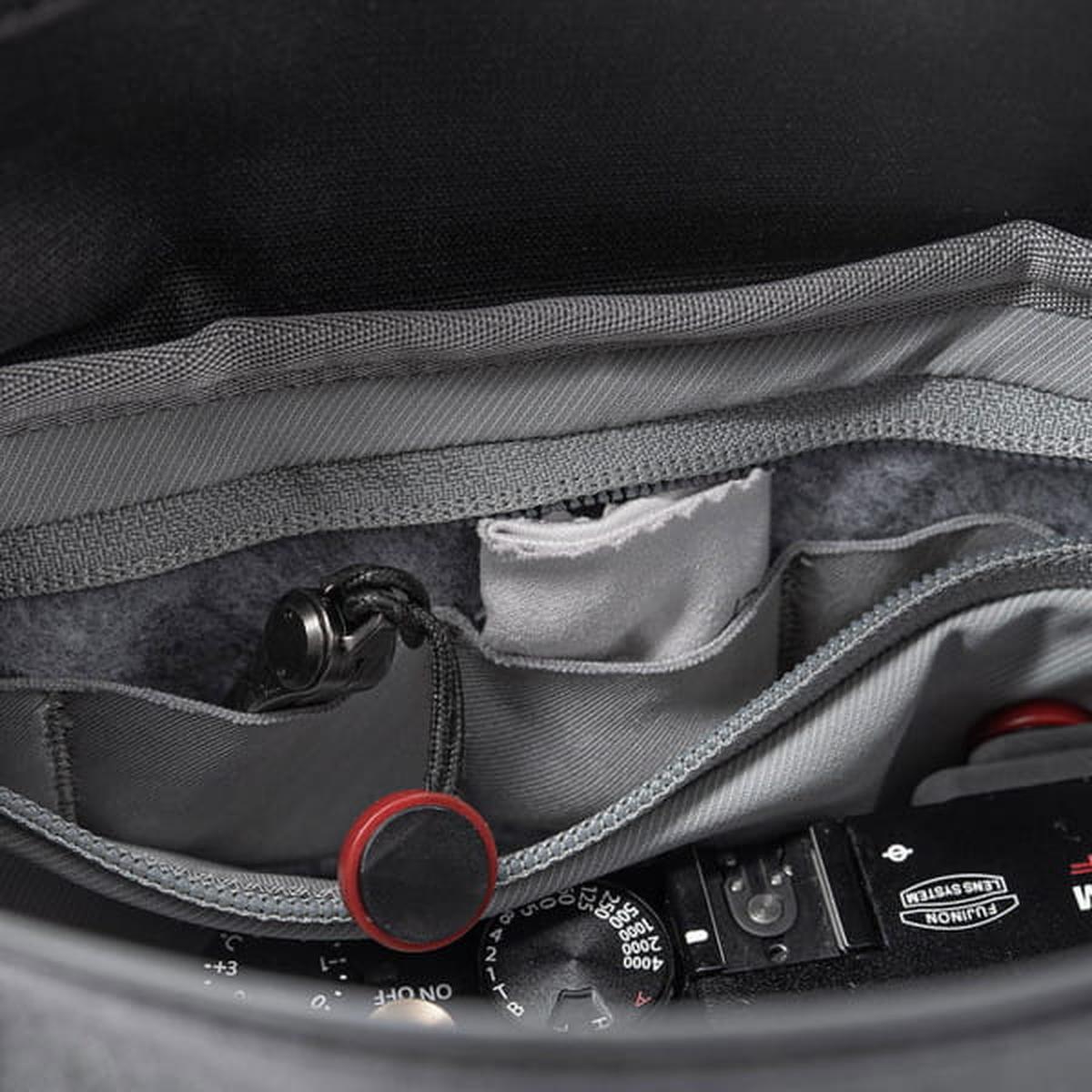 Peak Design Field Pouch V2 Zubehörtasche Black (Schwarz) mit Tragegurt