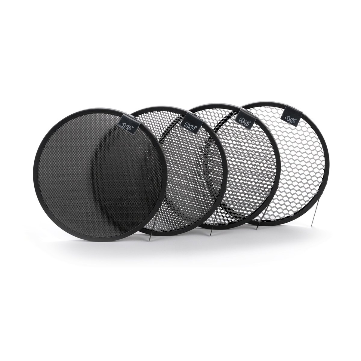 Caruba 7" Reflektor mit Grid Packet (Bowens) - Set-Ansicht: Vier schwarze Lichtgitter mit 10°, 20°, 30°, 40° Streuwinkel, nebeneinander stehend. Caruba 7" Reflektor mit Grid Packet (Bowens) - Set-Ansicht: Vier schwarze Lichtgitter mit 10°, 20°, 30°, 40° Streuwinkel, nebeneinander stehend.