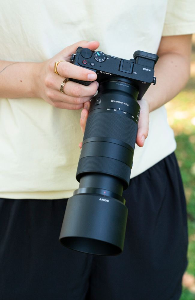 Sony 100-400 mm Telezoom Objektiv leicht und kompakt