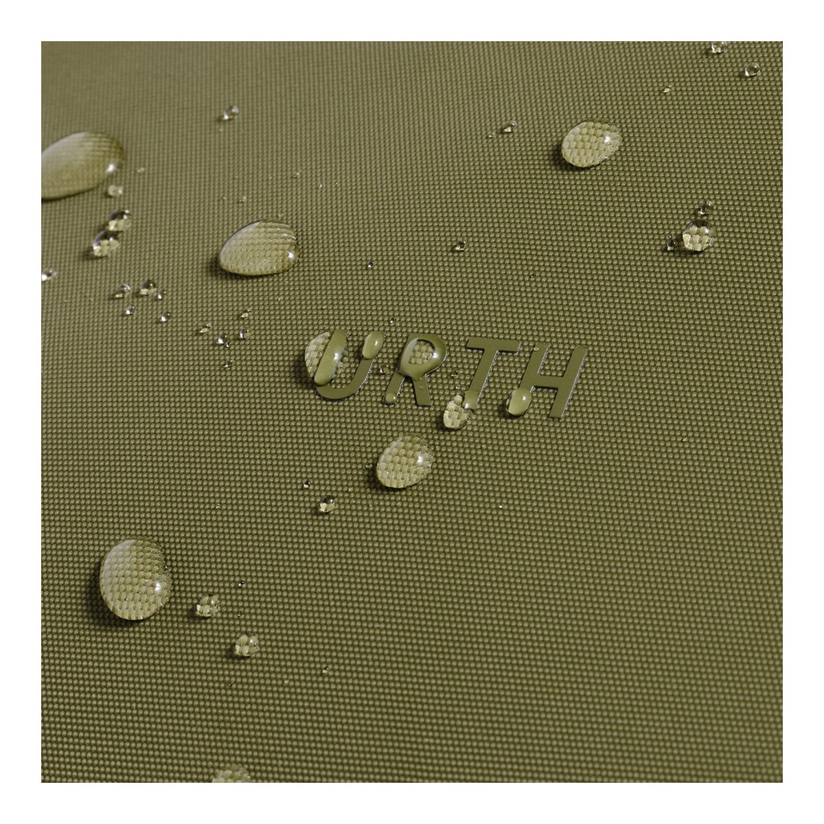 Urth Arkose Camera Insert (Grün) - Detailansicht: Wasserabweisender URTH-Stoff mit Wassertropfen. Urth Arkose Camera Insert (Grün) - Detailansicht: Wasserabweisender URTH-Stoff mit Wassertropfen.