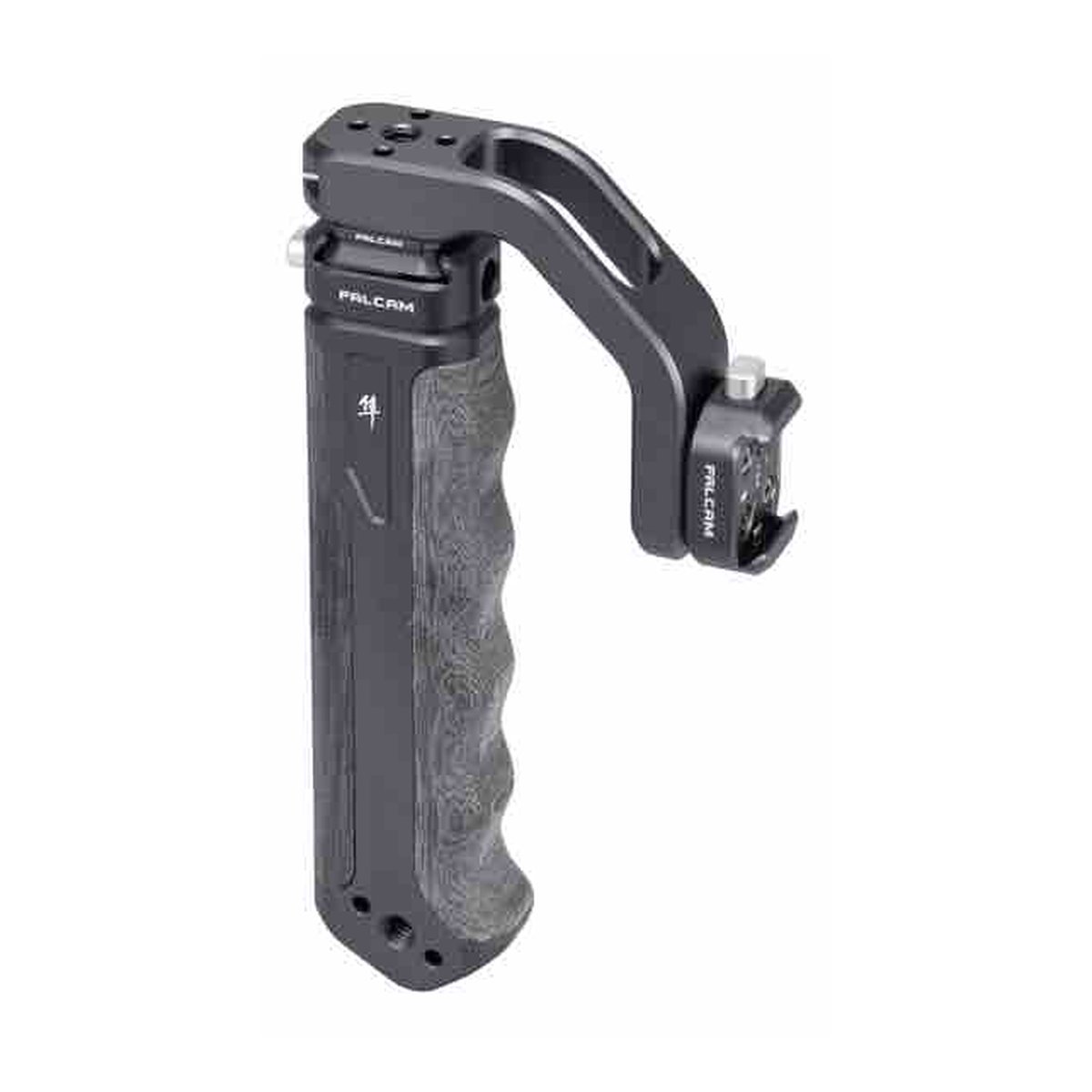Falcam F22 Quick Release Top Hand Grip 2550 - BESCHREIBUNG: Schräge Frontansicht des schwarzen FALCAM Kameragriffs mit strukturiertem Griff und Cold Shoe Halterung.