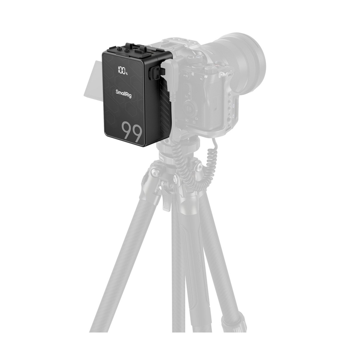 SmallRig 4608 VB99 SE mini V-Mount Akku - Anwendungsbeispiel: SmallRig 99 Powerbank an Kamera auf Stativ, mit 100% Ladestandsanzeige.