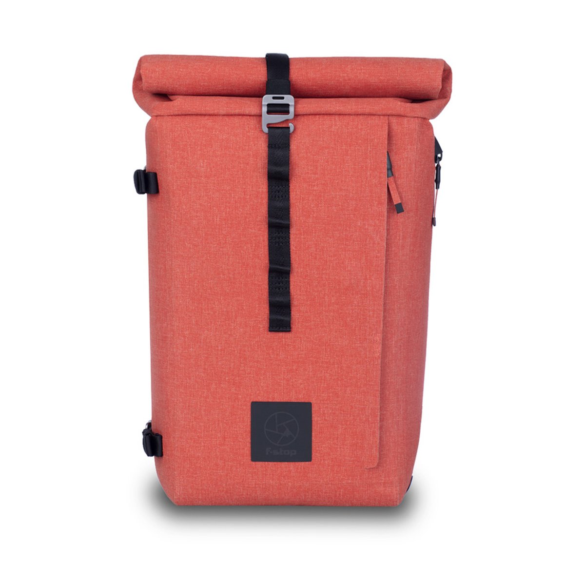 F-Stop DYOTA 11 Rooibos Tea (gebranntes orange) - Frontansicht eines terrakottafarbenen Rolltop-Rucksacks mit schwarzem Verschluss und Logo.