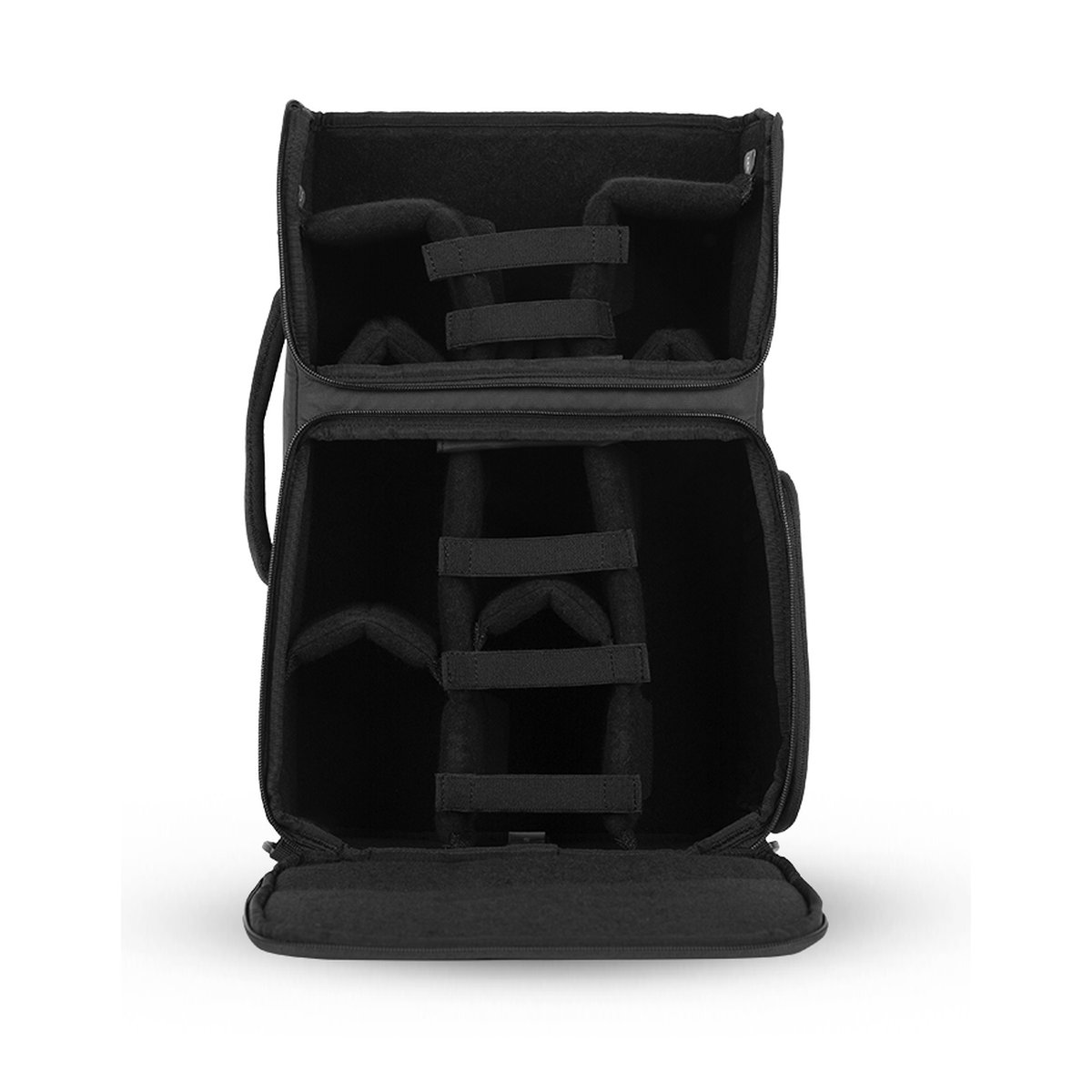 WANDRD PRVKE 31-Liter Black Pro Photography Bundle V3 - Innenansicht: Geöffnete Tasche mit gepolsterten Fächern und Gurten zur Organisation
