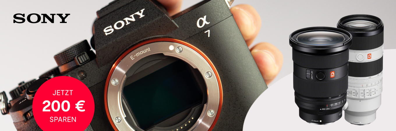 Werbebanner der Sony Alpha 7 Kamera mit zwei G-Master Objektiven und Hinweis auf 200 € Kombirabatt.