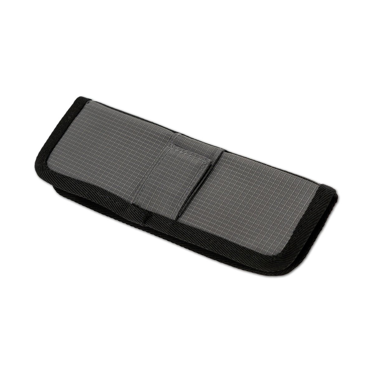Caruba Batteriehalter Pro 4 Stück Grau - Graues, geschlossenes Etui mit Gittermuster und schwarzer Verschlusslasche.