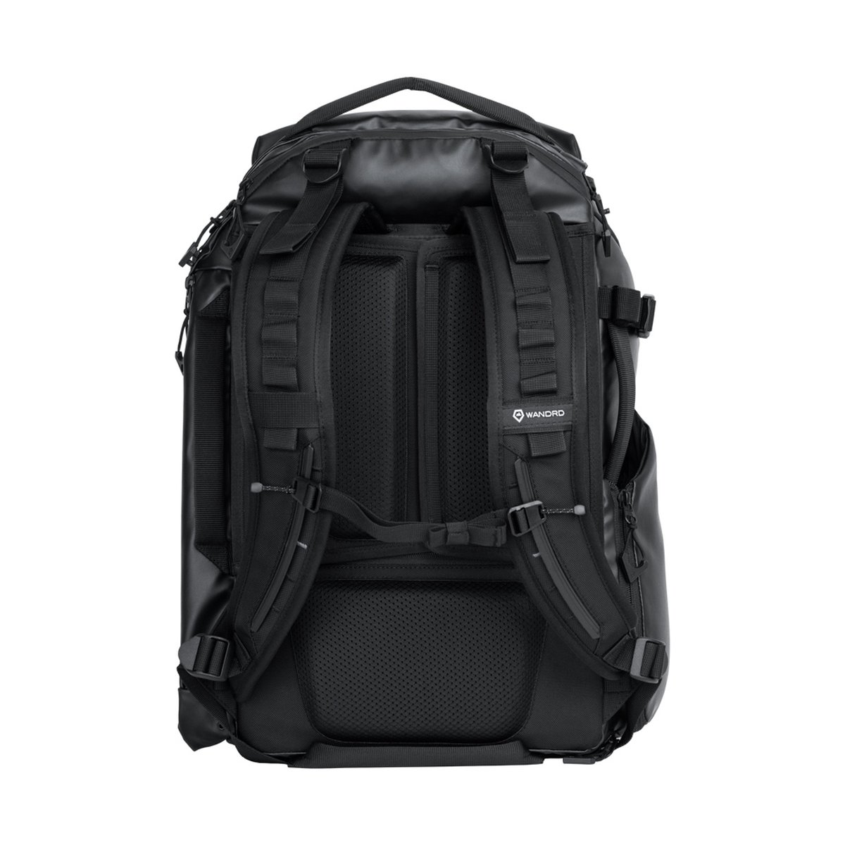 WANDRD Transit 45L Travel Backpack Black - Rückansicht des schwarzen Rucksacks mit gepolsterter Rückenpartie und Schultergurten.