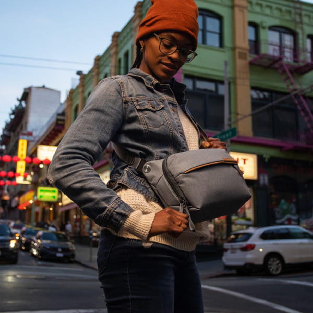 Peak Design Everyday Sling 3L V2 Ash (Hellgrau)