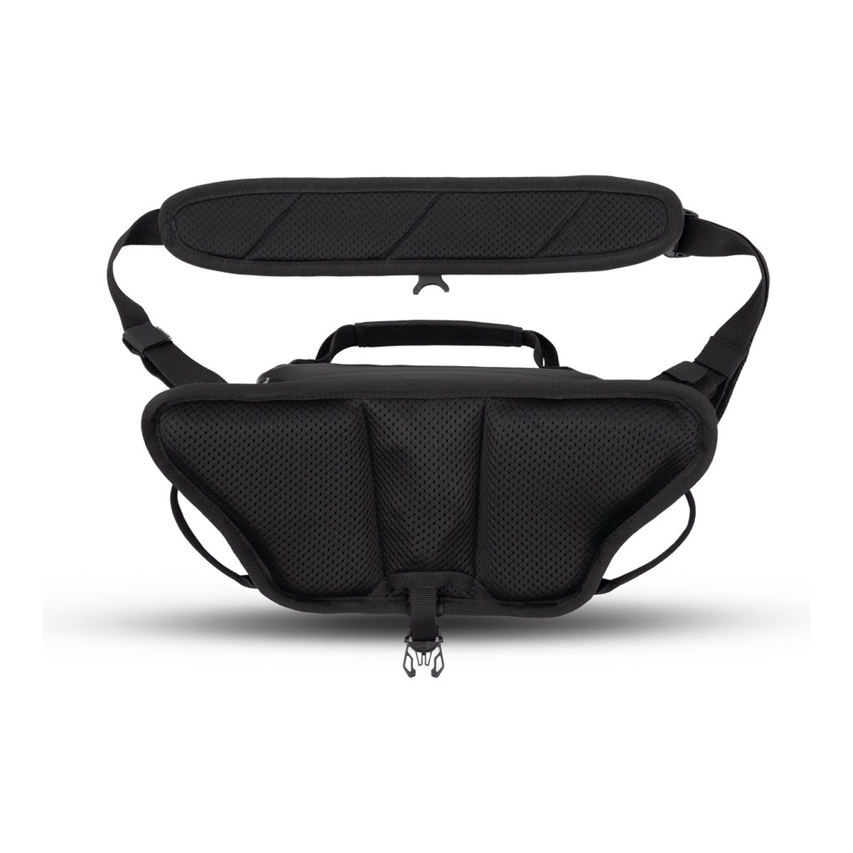 WANDRD ROGUE Sling 3L Aegean Blue - Rückansicht: Schwarze, gepolsterte Trageschale mit atmungsaktivem Mesh und Schultergurt.