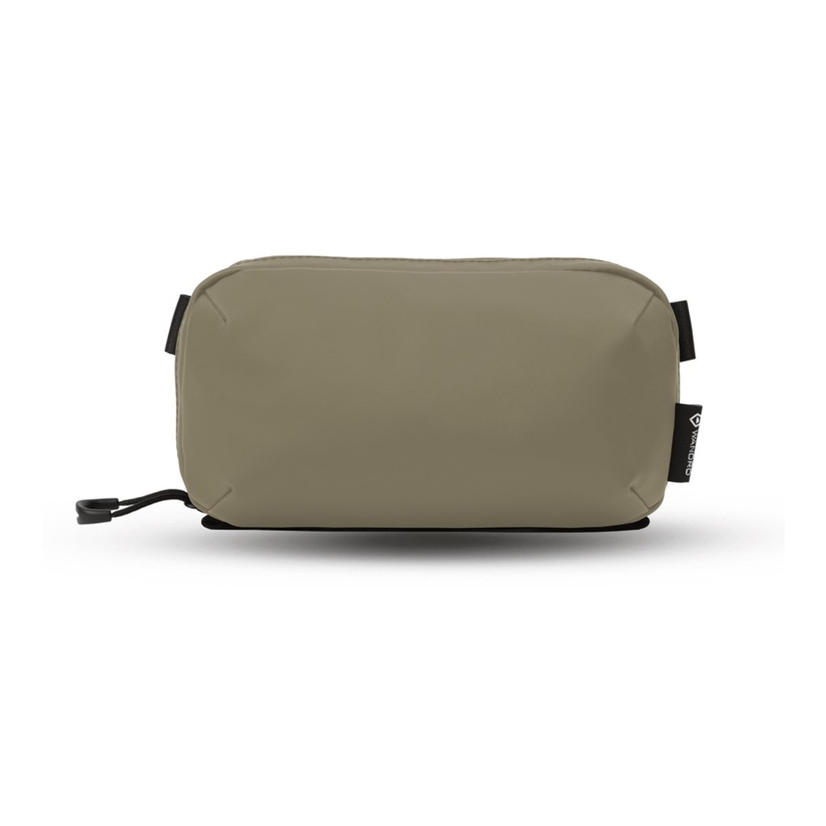 WANDRD Tech Bag Small Yuma Tan - Bodenansicht der beigen Tasche mit seitlicher Schlaufe und WANDRD-Logo
