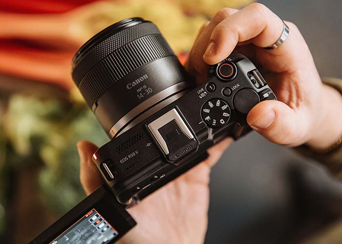 Canon EOS R50 V für Vlogging und Content Creation mit RF-S Objektiv