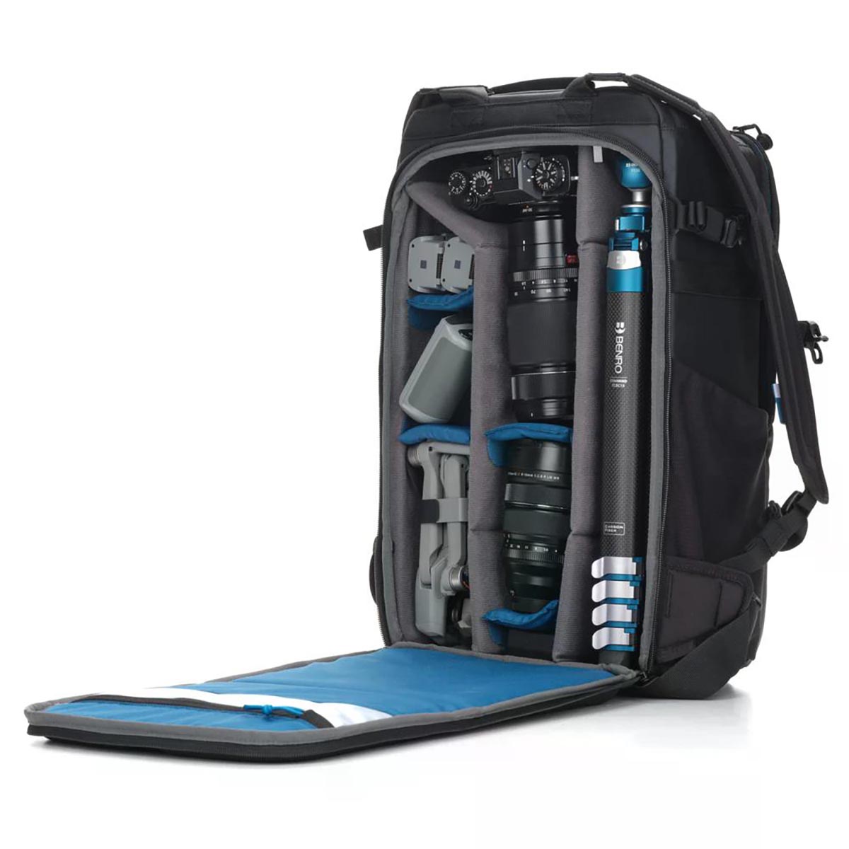 Benro Cyanbird Carbon-Stativ mit FS30-Kopf zusammengeklappt im Wanderrucksack