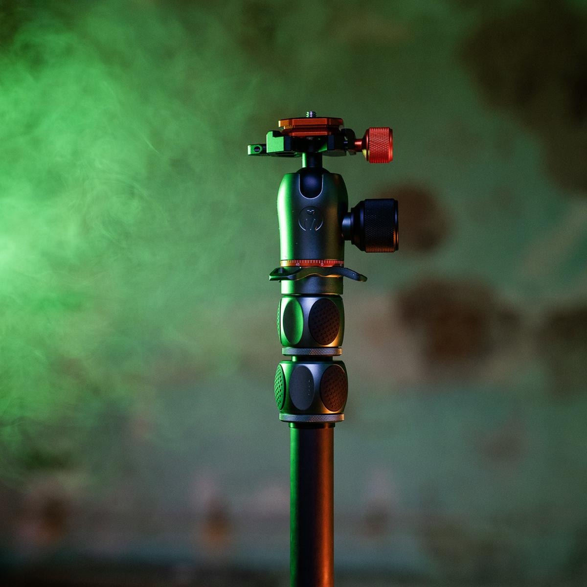 3_legged_thing_pro_20_albert_carbon_tripod__airhed_pro_grey_050353970635